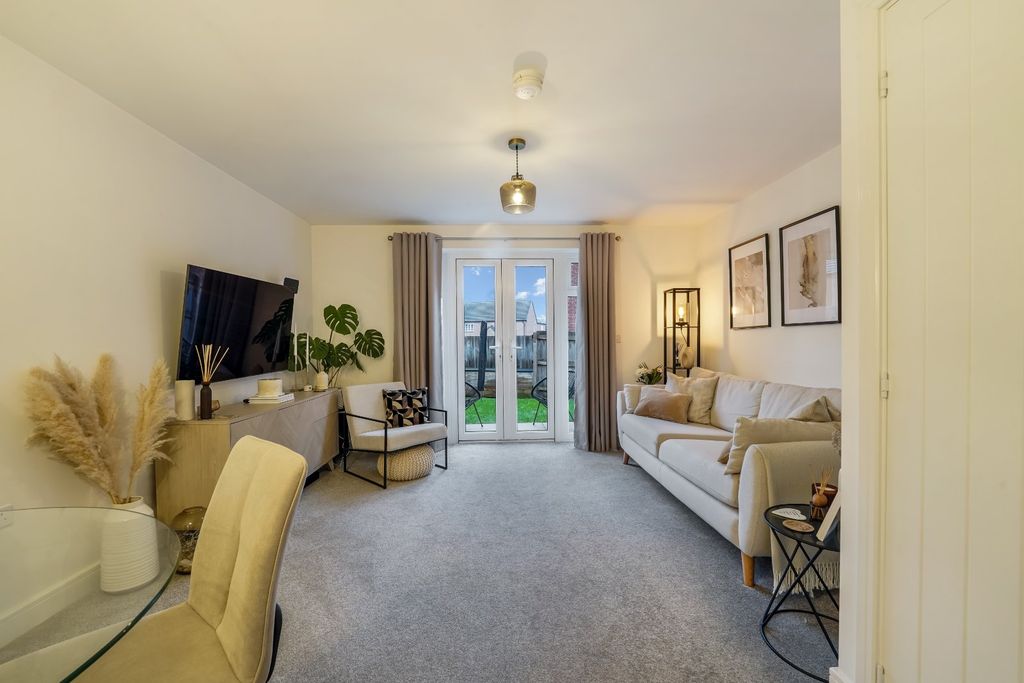 Property photo 2 of 12 Picture No. 18