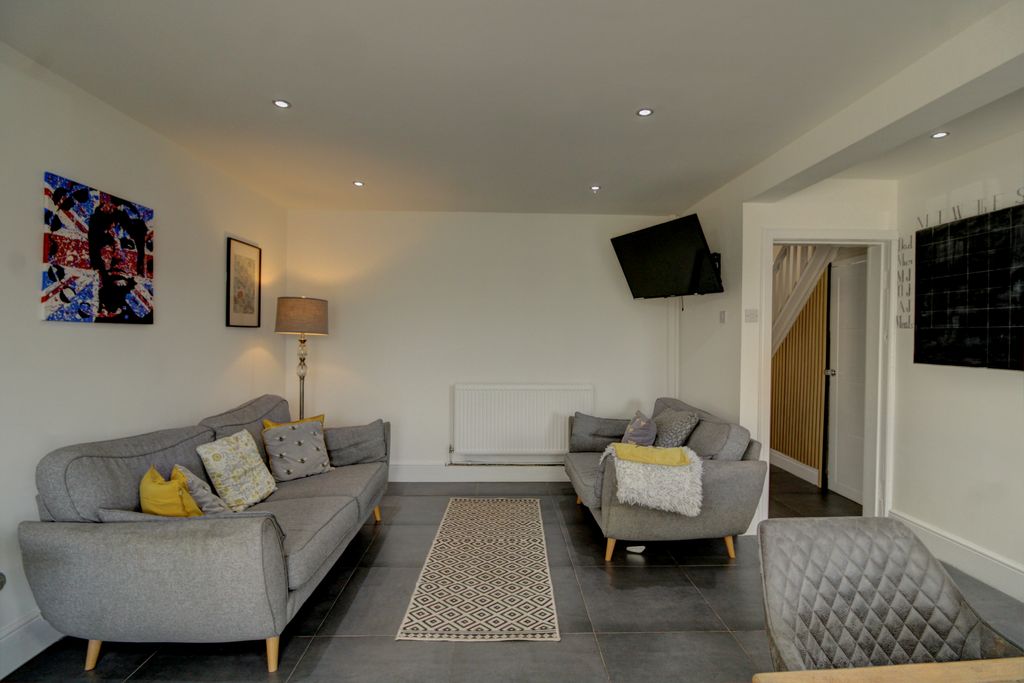 Property photo 3 of 19 3