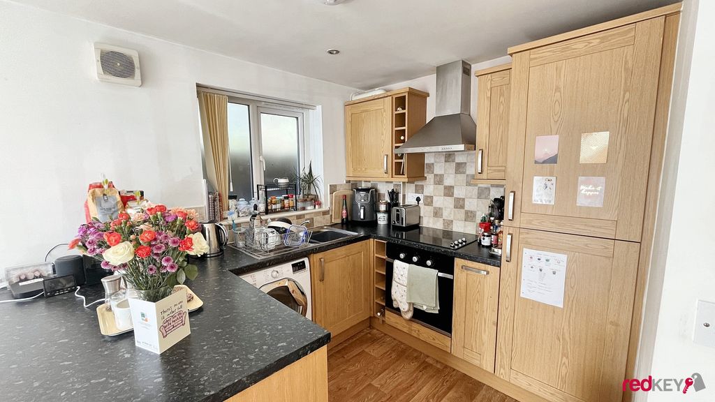 Property photo 3 of 6 Kitchen
