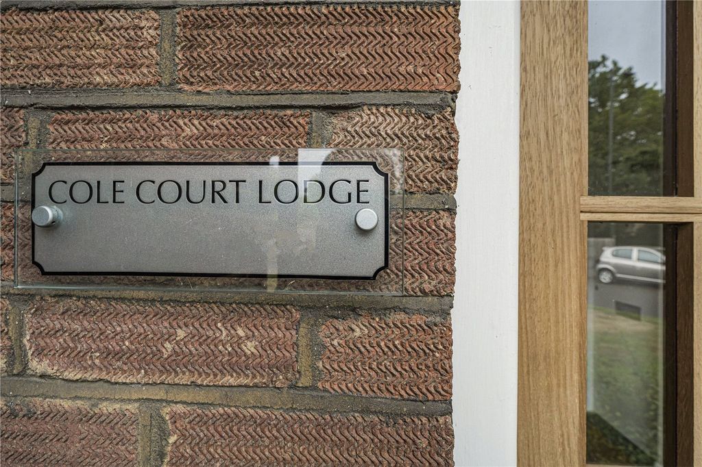 Property photo 2 of 17 Picture No. 16