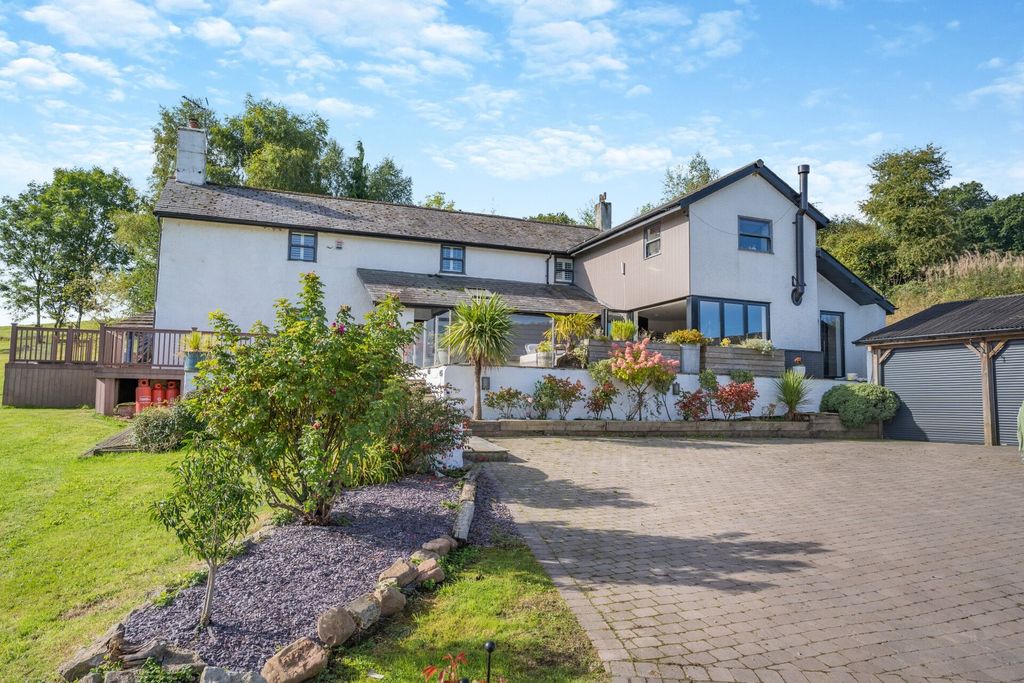 Property photo 2 of 35