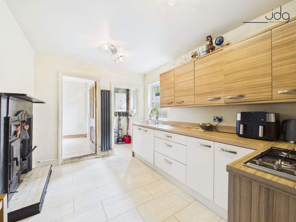 Property photo 3 of 15 Kitchen