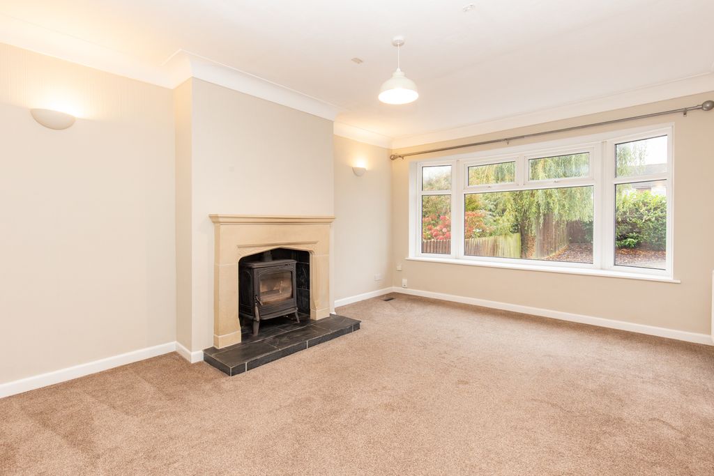 Property photo 2 of 10 Living Room