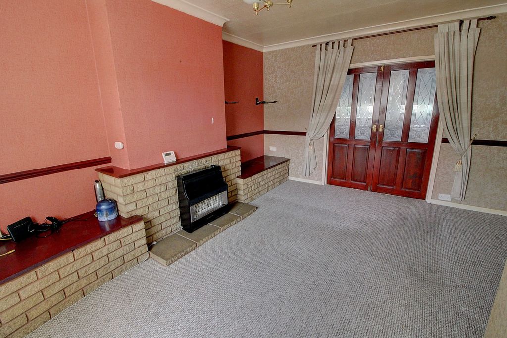 Property photo 2 of 13 2. Lounge