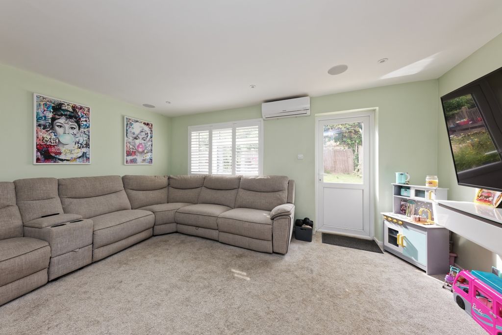 Property photo 3 of 10 Image 2