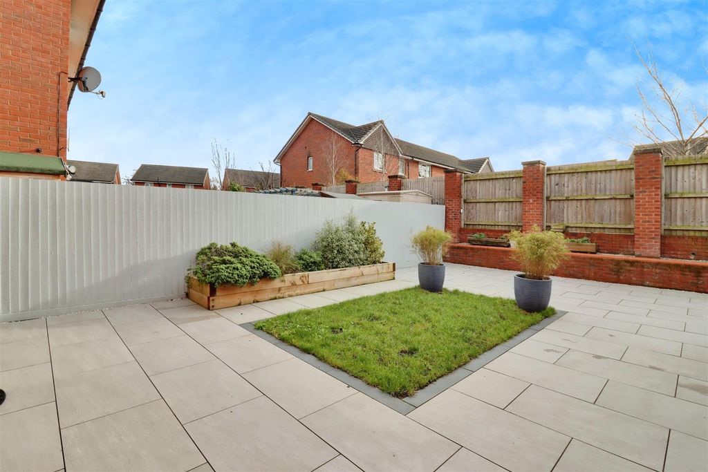 Property photo 3 of 32