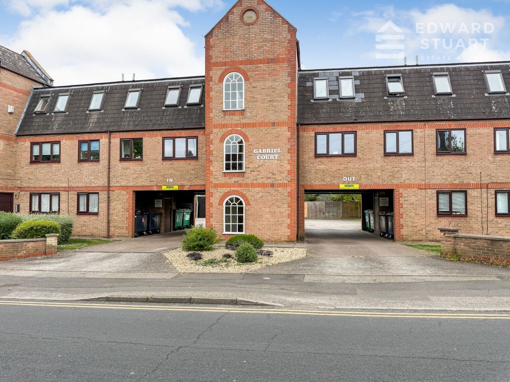 Property photo 1 of 6 2 Bed Flat