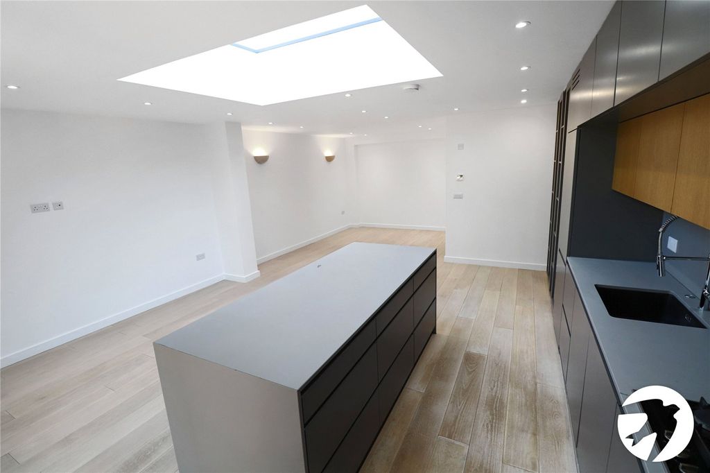 Property photo 3 of 17 Picture No. 16