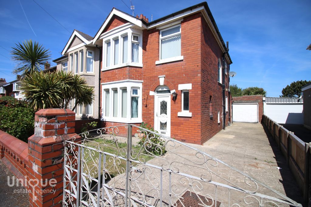 Property photo 1 of 28