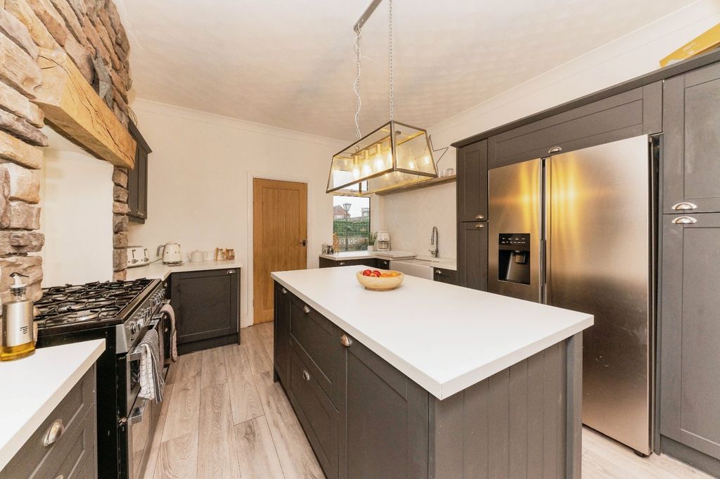 Property photo 1 of 20 Kitchen
