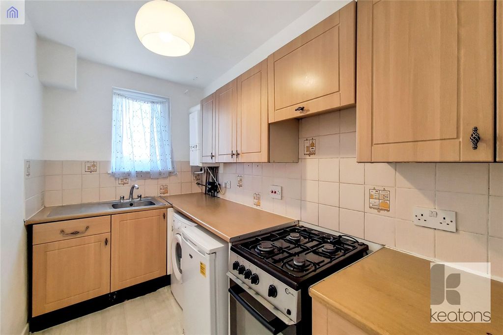 Property photo 2 of 5 Kitchen