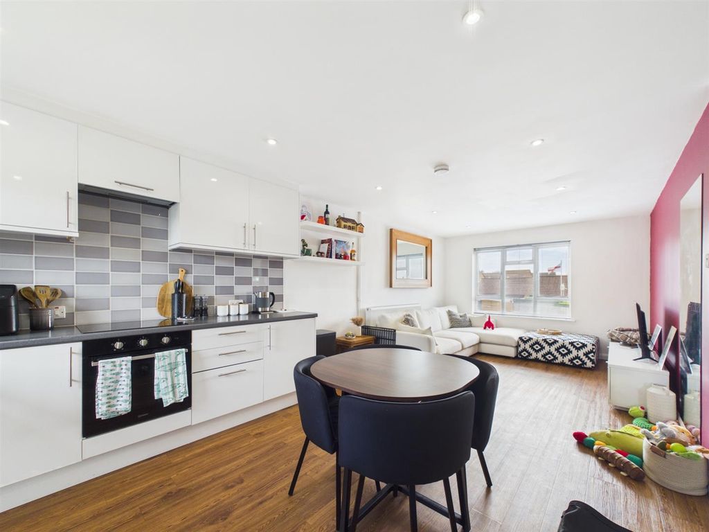 2 bed flat for saleCinque Foil, Peacehaven BN10