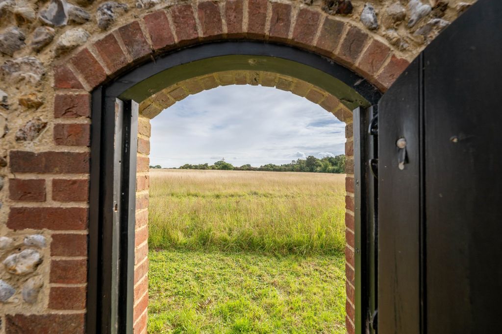 Property photo 2 of 29