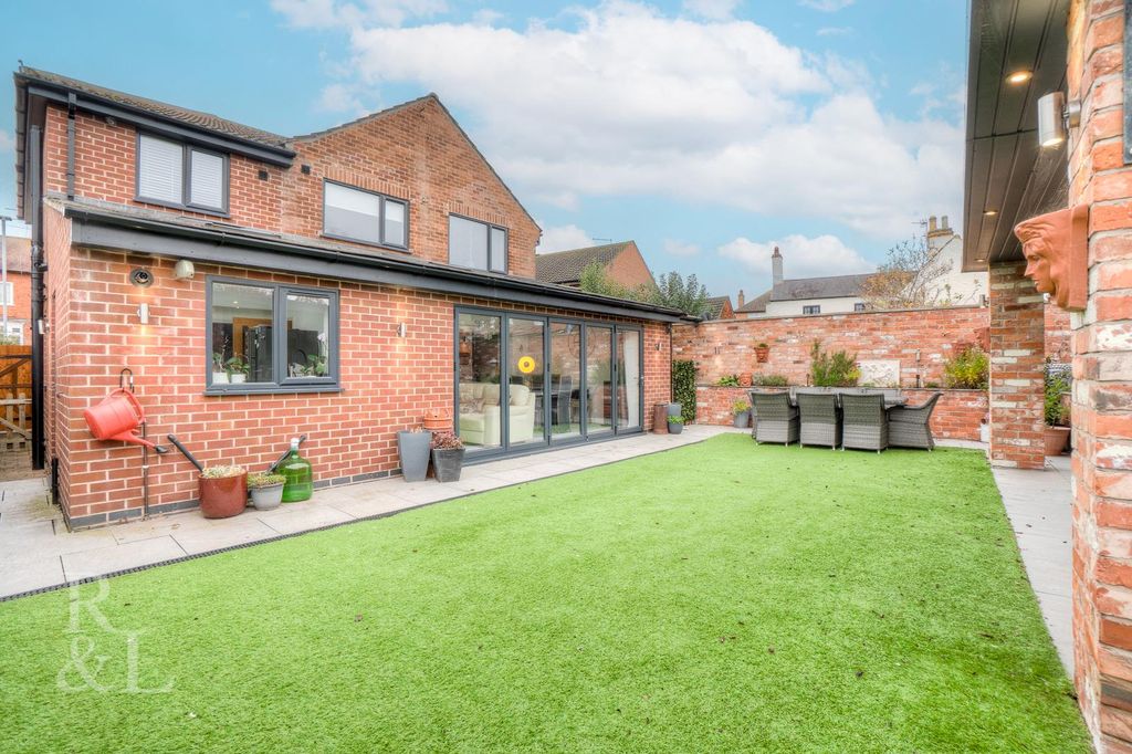 Property photo 2 of 31 Batched  (21).Jpg