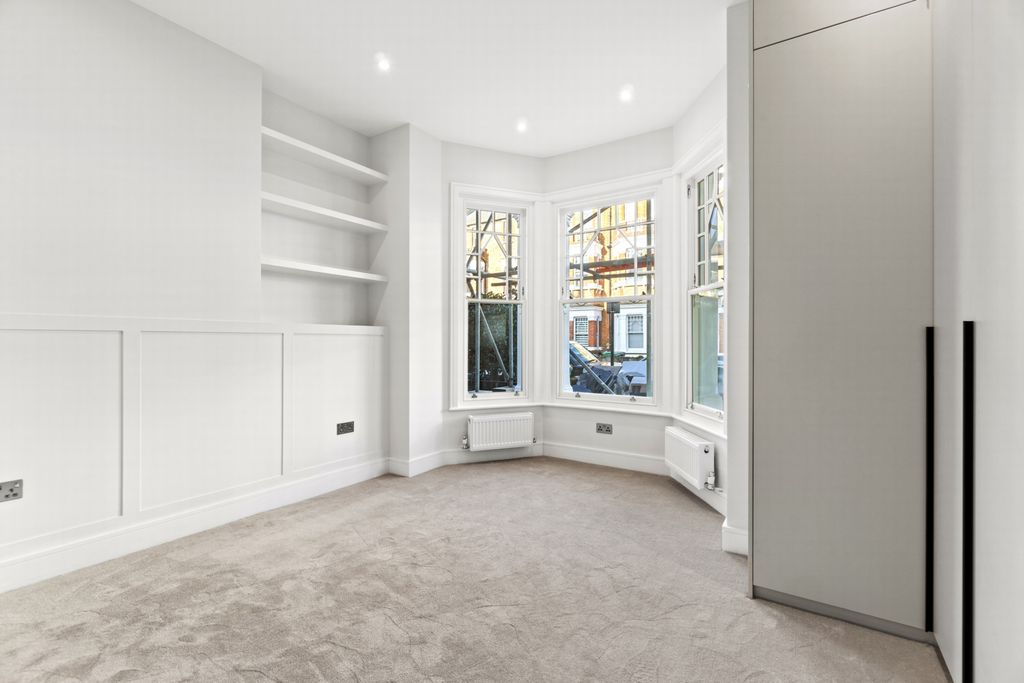 Property photo 3 of 17 Photo 1