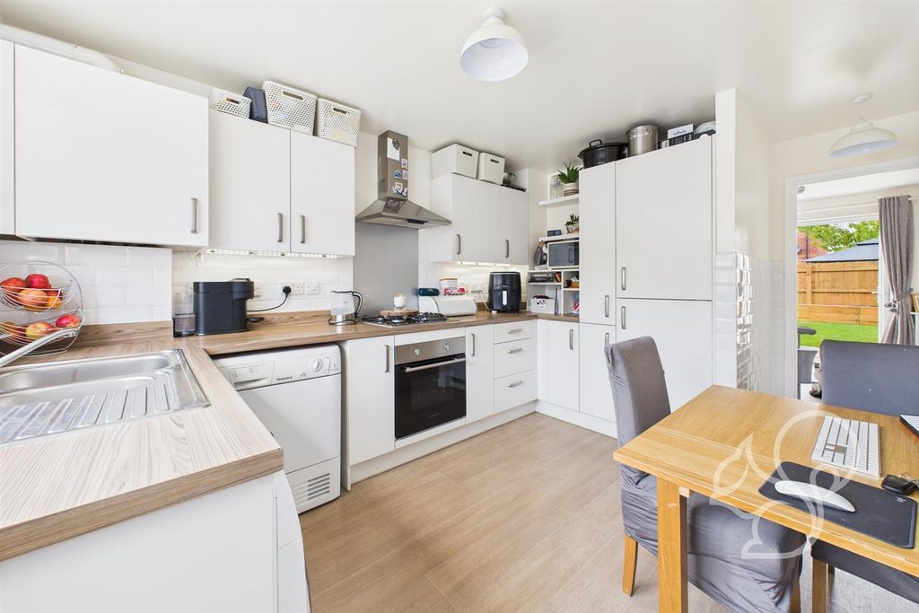 Property photo 2 of 11 Kitchen