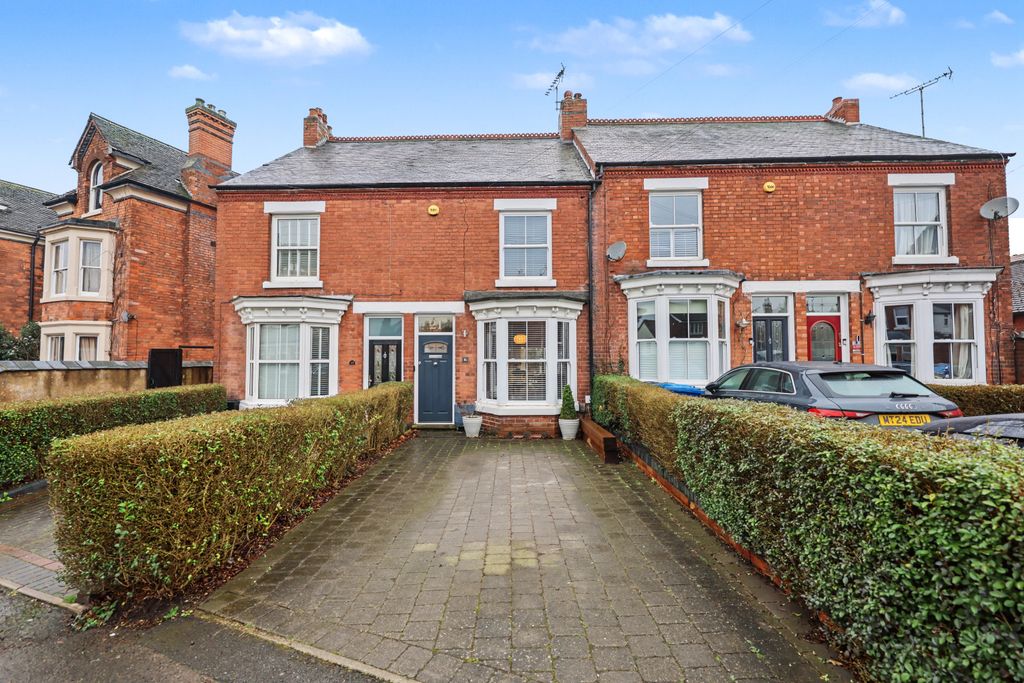 Property photo 1 of 32