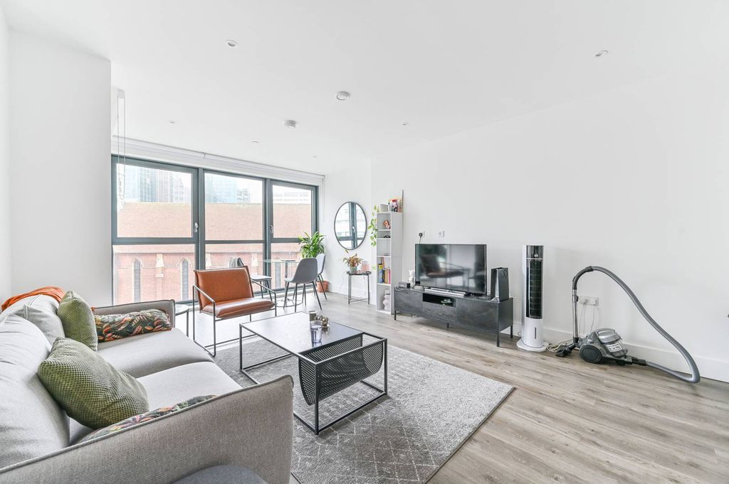 Property photo 3 of 11