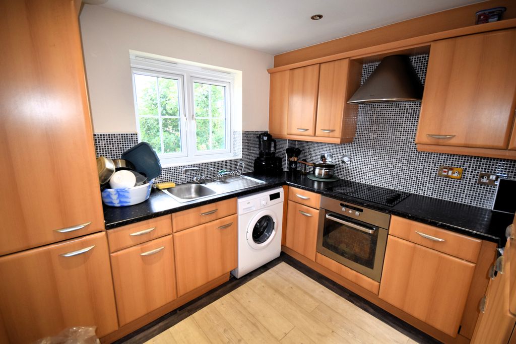 Property photo 2 of 6 Kitchen