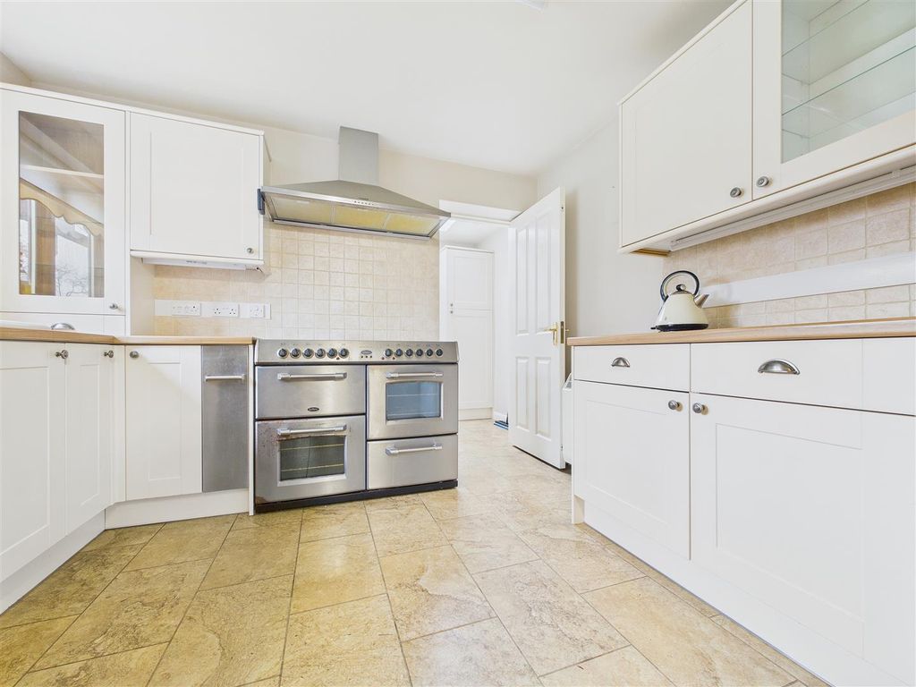 Property photo 2 of 15 Cam01407G0-Pr0073-Still008.Jpg