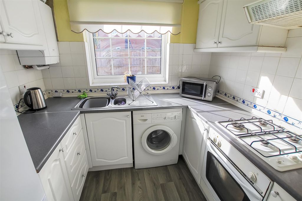 Property photo 2 of 10 Kitchen.Jpg