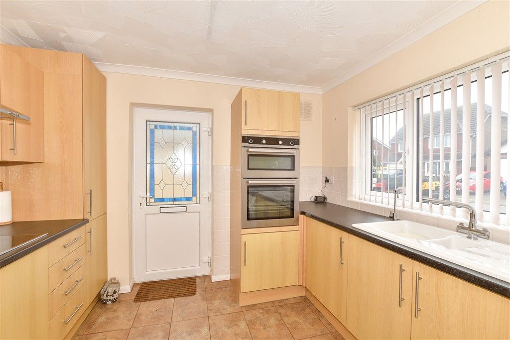 Property photo 3 of 9 Kitchen