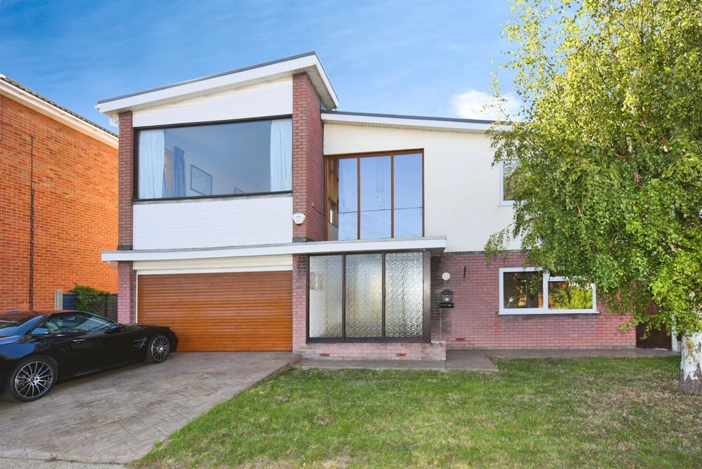 Property photo 3 of 17 Photo