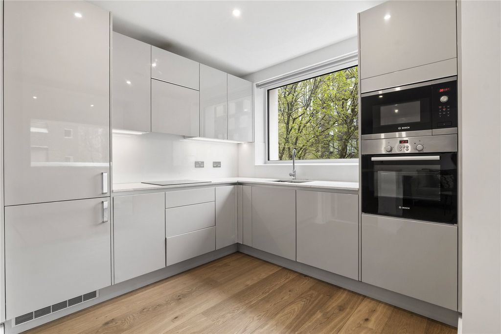 Property photo 2 of 16 Picture No. 28