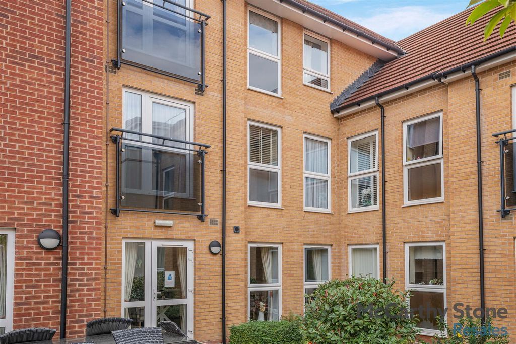 Property photo 2 of 36 8665043-Exterior07.Jpg