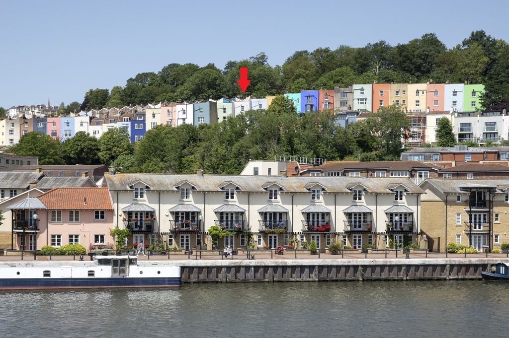 Property photo 1 of 17 External