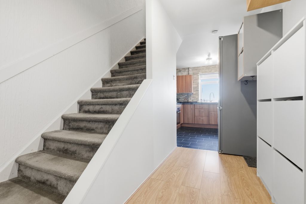 Property photo 2 of 33