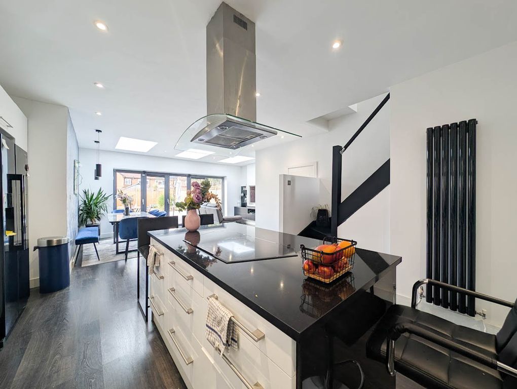 Property photo 3 of 25