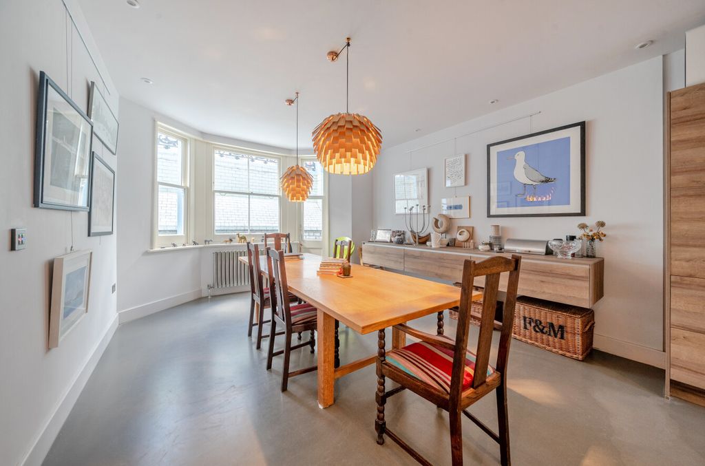 Property photo 3 of 19 Picture 3