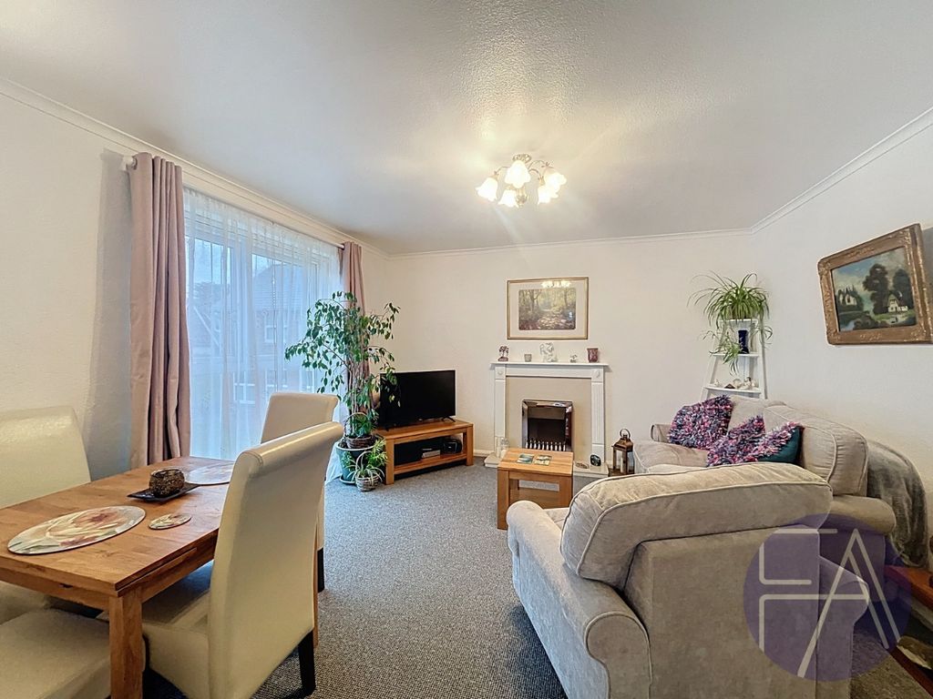 Property photo 3 of 8 4686355