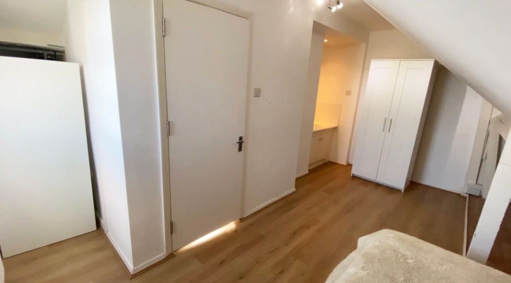Property photo 1 of 16 Room A