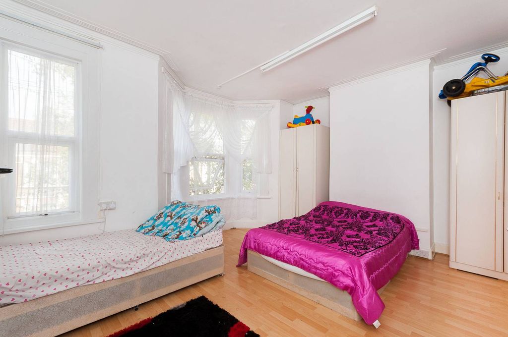 Property photo 3 of 5