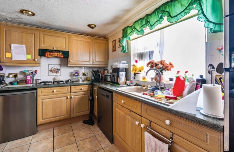 Property photo 2 of 9 Kitchen