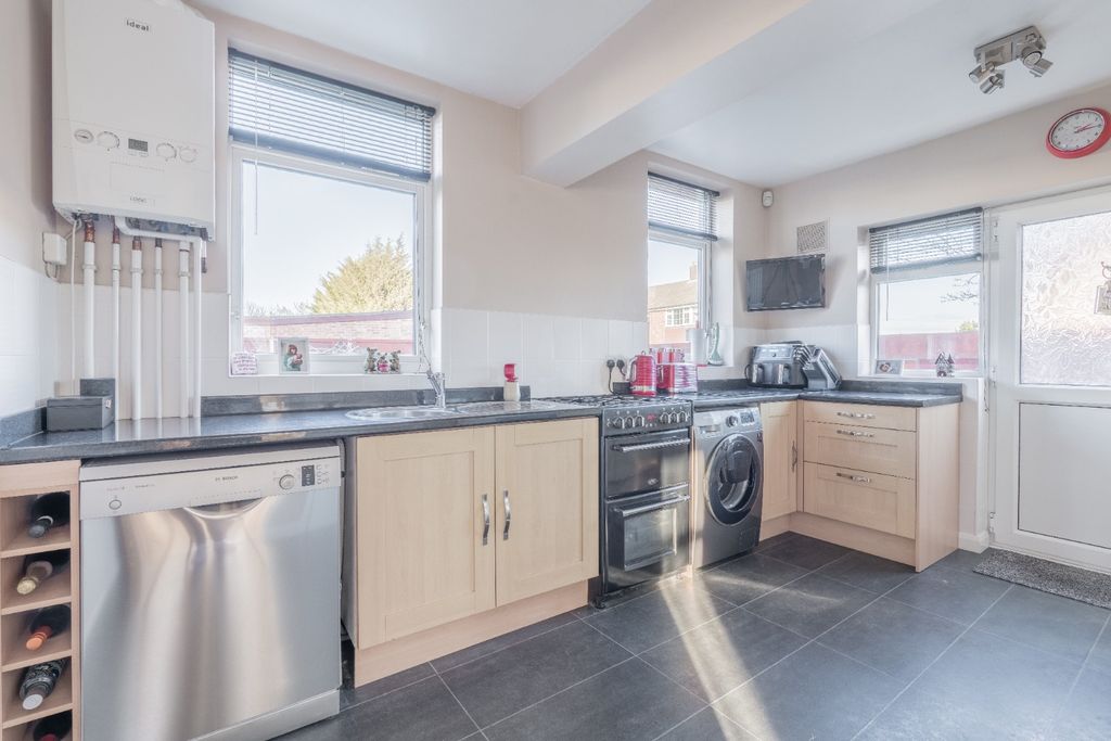 Property photo 3 of 33 4810743