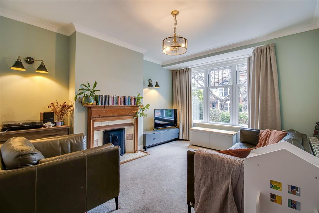 Property photo 3 of 11 Living Room