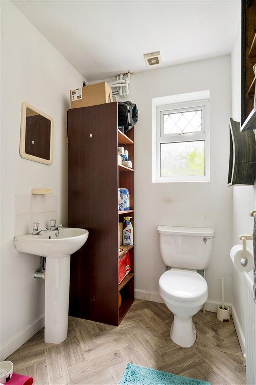 Property photo 3 of 29 Richmond Avenue, E4