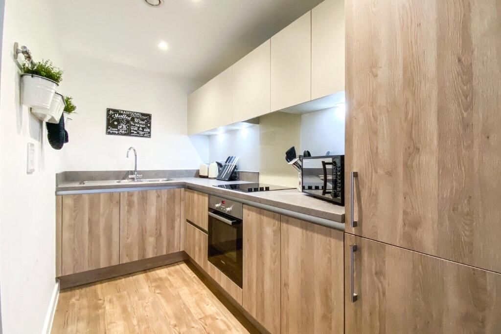 Property photo 2 of 9 Kitchen