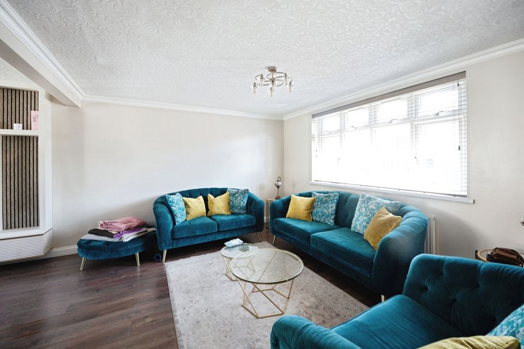 Property photo 3 of 23 Pbox-Img.Jpg