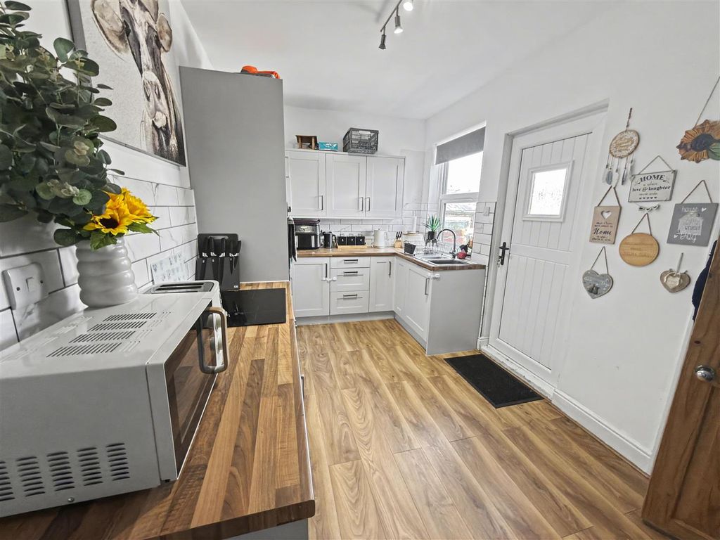 Property photo 3 of 10 Kitchen/Diner