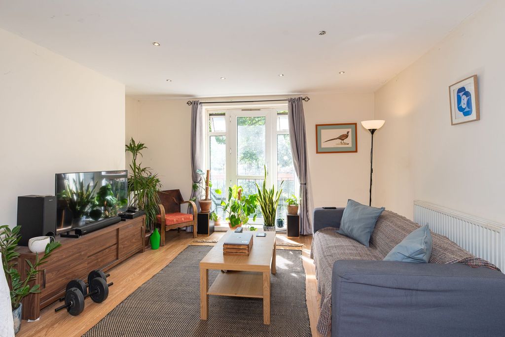 Property photo 1 of 32