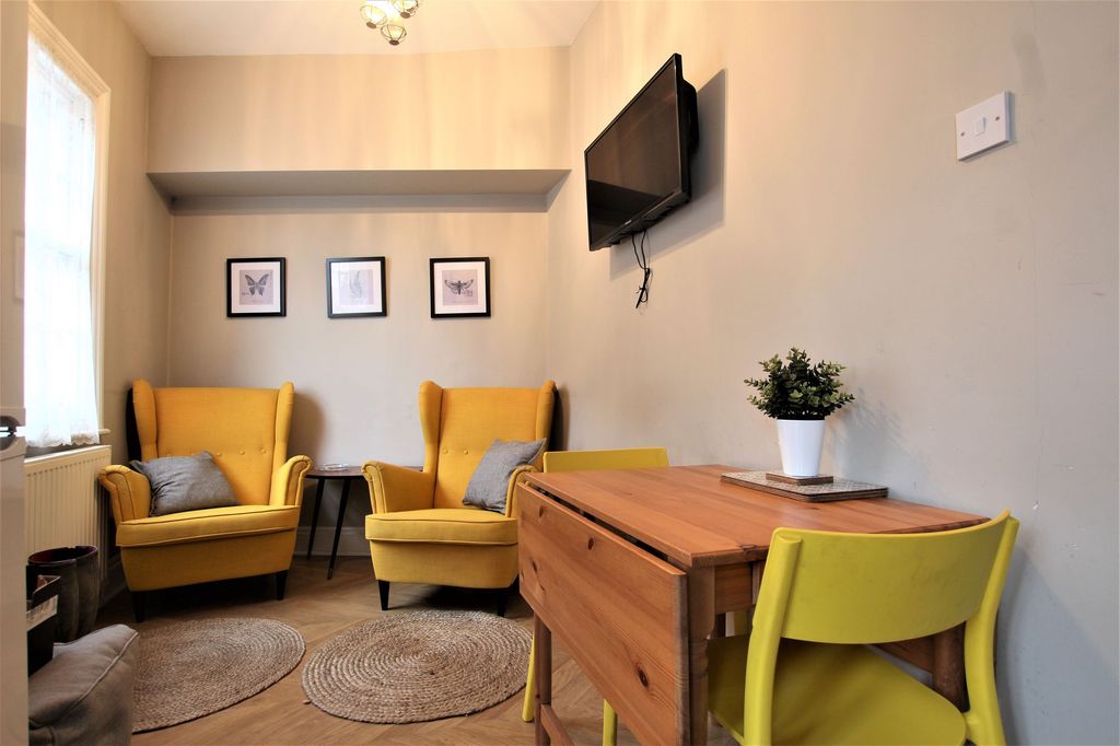 Property photo 2 of 13 Photo 4