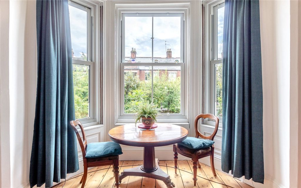 Property photo 3 of 16 Sitting Room