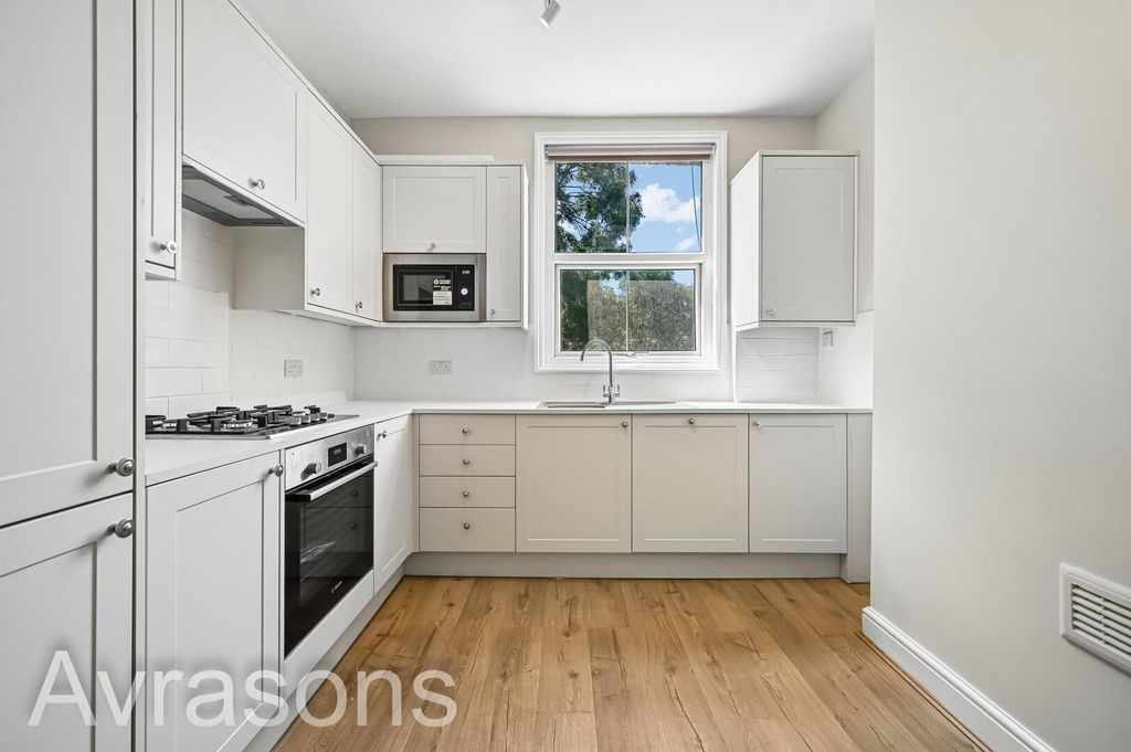 Property photo 3 of 10 Kitchen