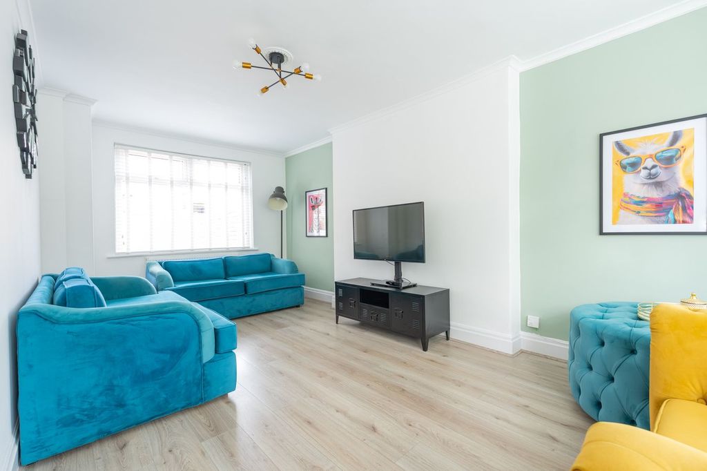 Property photo 3 of 31