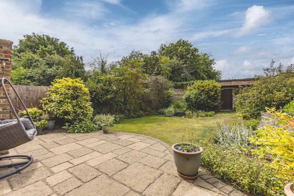 Property photo 2 of 32