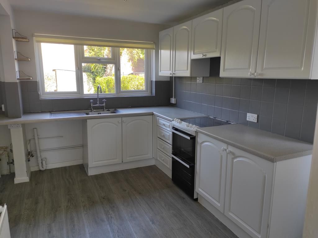 Property photo 2 of 9 Kitchen